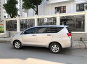 Cần bán lại xe Toyota Innova MT 2018, màu bạc số sàn