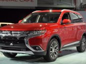 Mitsubishi Outlander CVT, màu đỏ -  Giảm giá sốc cuối năm - Tặng phụ kiện chính hãng