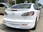 Cần bán gấp Mazda 3 màu trắng