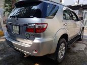 Bán Toyota Fortuner 2.7V 4x4 AT đời 2010, màu bạc, ít sử dụng 