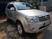 Bán Toyota Fortuner 2.7V 4x4 AT đời 2010, màu bạc, ít sử dụng 