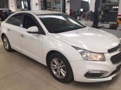 Cần bán Chevrolet Cruze LT 1.6 MT năm sản xuất 2015, màu trắng, giá tốt