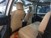 Bán Toyota Innova 2.0E năm 2017, màu bạc, số sàn, giá chỉ 675 triệu