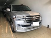 Bán ô tô Toyota Land Cruiser VX 2016, màu bạc đăng ký công ty, một chủ từ đầu