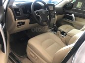 Bán ô tô Toyota Land Cruiser VX 2016, màu bạc đăng ký công ty, một chủ từ đầu