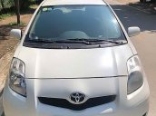 Bán Toyota Yaris 1.3 AT sản xuất 2010, màu trắng, nhập khẩu nguyên chiếc xe gia đình