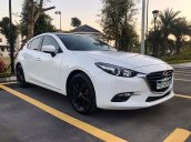 Bán Mazda 3 1.5AT đời 2017, màu trắng, số tự động