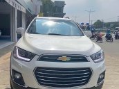 Bán Chevrolet Captiva đời 2017, màu trắng còn mới