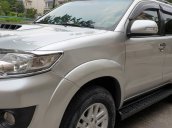 Cần bán gấp Toyota Fortuner G 2.5 MT năm 2014, màu bạc số sàn