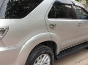 Cần bán gấp Toyota Fortuner G 2.5 MT năm 2014, màu bạc số sàn