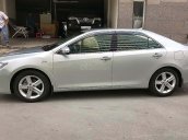 Cần bán Toyota Camry 2.5Q năm sản xuất 2015, màu bạc, giá 890tr