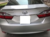 Cần bán Toyota Camry 2.5Q năm sản xuất 2015, màu bạc, giá 890tr