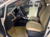 Cần bán xe Kia Rio 1.4MT sản xuất năm 2016, màu trắng, xe nhập  