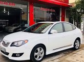 Cần bán gấp Hyundai Avante đời 2015, màu trắng xe còn mới lắm