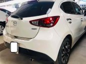 Cần bán xe Mazda 2 đời 2016, màu trắng số tự động