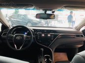Cần bán Toyota Camry 2.5Q sản xuất năm 2019, màu đỏ, nhập khẩu Thái Lan