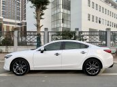 Cần bán xe Mazda 6 2.0 Premium đời 2019, màu trắng