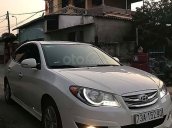 Cần bán lại xe Hyundai Avante sản xuất năm 2013, màu trắng xe còn mới lắm