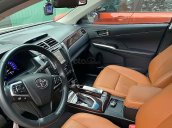 Cần bán gấp Toyota Camry 2.5 Q năm 2018, màu trắng