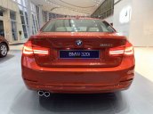 Cần bán BMW 3 Series: 320i sản xuất 2019, màu đỏ, xe nhập