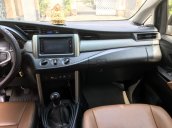 Cần bán Toyota Innova E sản xuất năm 2018, màu xám (ghi)