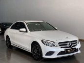 MBA Auto - bán xe Mercedes C200 trắng/đen, đời 2019 siêu lướt - trả trước 380 triệu nhận xe ngay