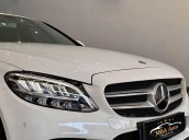 MBA Auto - bán xe Mercedes C200 trắng/đen, đời 2019 siêu lướt - trả trước 380 triệu nhận xe ngay