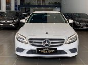 MBA Auto - bán xe Mercedes C200 trắng/đen, đời 2019 siêu lướt - trả trước 380 triệu nhận xe ngay