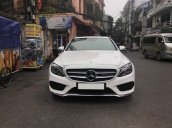 Chính chủ bán ô tô Mercedes C300 AMG đời 2016, màu trắng, nội thất đỏ, full options, giá tốt