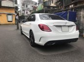 Chính chủ bán ô tô Mercedes C300 AMG đời 2016, màu trắng, nội thất đỏ, full options, giá tốt