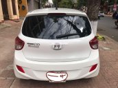 Cần bán gấp Hyundai Grand i10 2015, màu trắng, nhập khẩu nguyên chiếc xe gia đình