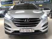 Cần bán gấp Hyundai Tucson 2.0AT đời 2017, màu bạc như mới, giá tốt