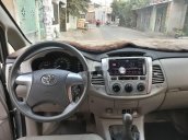 Bán ô tô Toyota Innova đời 2014, màu bạc xe gia đình