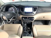 Cần bán gấp Hyundai Tucson 2.0AT đời 2017, màu bạc như mới, giá tốt