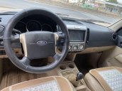 Bán ô tô Ford Everest 2010, màu bạc xe gia đình