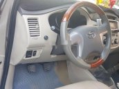 Cần bán gấp Toyota Innova E sản xuất năm 2015 xe gia đình