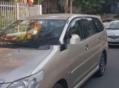 Cần bán gấp Toyota Innova E sản xuất năm 2015 xe gia đình