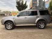 Bán ô tô Ford Everest 2010, màu bạc xe gia đình