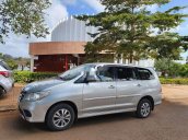 Cần bán gấp Toyota Innova sản xuất năm 2015, màu bạc