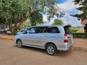 Cần bán gấp Toyota Innova sản xuất năm 2015, màu bạc