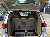 Cần bán lại xe Kia Sedona đời 2017, màu bạc chính chủ 