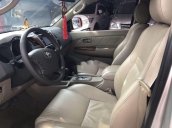 Cần bán Toyota Fortuner 2.7V đời 2011, màu bạc, 495tr