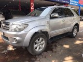 Cần bán Toyota Fortuner 2.7V đời 2011, màu bạc, 495tr