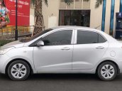 Cần bán gấp Hyundai Grand i10 sản xuất 2018, màu bạc