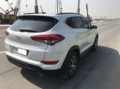 Cần bán Hyundai Tucson 2.0 sản xuất năm 2015, màu trắng, giá chỉ 780 triệu