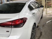 Xe Kia Cerato đời 2018, màu trắng đẹp như mới, giá 600tr