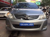 Cần bán Toyota Innova 2.0G sản xuất năm 2011, màu xám, giá chỉ 395 triệu