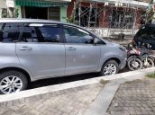 Cần bán gấp Toyota Innova sản xuất 2016, màu bạc số sàn