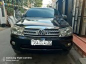 Cần bán gấp Toyota Fortuner 2.7 V AT đời 2010, màu đen