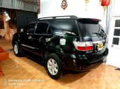 Cần bán gấp Toyota Fortuner 2.7 V AT đời 2010, màu đen